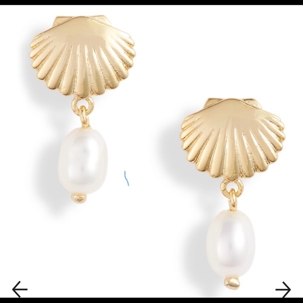 Gorjana Seashell Pearl earrings, Dainty Earrings, Perfect condition, Never worn